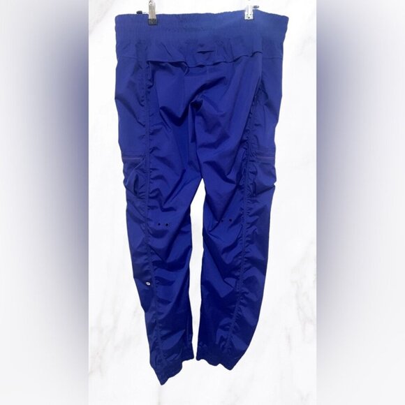 Lululemon Leader of the Track bruised berry 2 side zipper gathered foot pant 10 - Picture 3 of 4